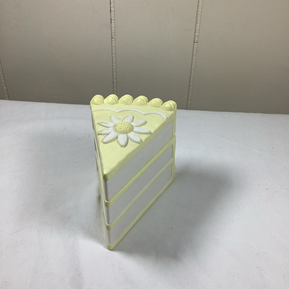 Hallmark Porcelain Trinket Box Cake Slice Yellow Daisy Love Keepsake - Picture 2 of 6